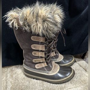 Sorel Joan of Arctic Suede Faux Fur Snow Winter Boots. size 7